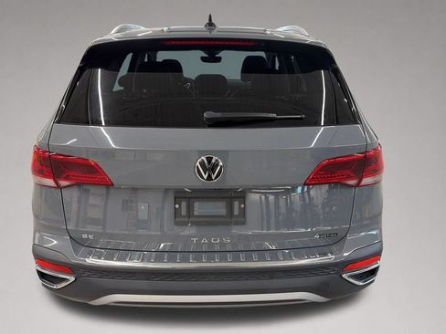 Used 2023 Volkswagen Taos SE w/ Panoramic Sunroof Package AWD/4WD image 4
