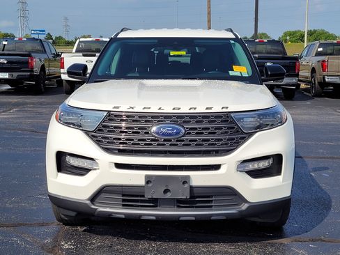 Used 2022 Ford Explorer XLT w/ Equipment Group 202A AWD/4WD image 9
