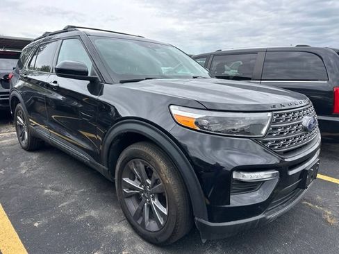 Used 2023 Ford Explorer XLT w/ XLT Sport Appearance Package AWD/4WD image 2