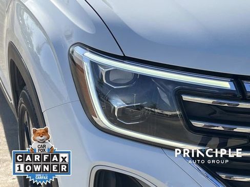 Used 2024 Volkswagen Atlas SE w/ Panoramic Sunroof Package image 9