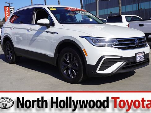 Used 2023 Volkswagen Tiguan SE FWD image 1