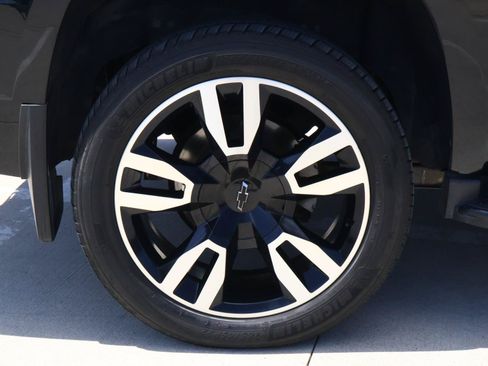 Used 2018 Chevrolet Tahoe LT RWD image 9