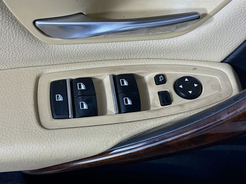 Used 2017 BMW 330e image 24