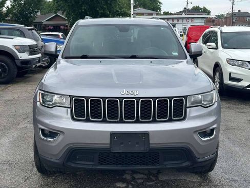 Used 2019 Jeep Grand Cherokee Laredo w/ 18" Wheel & 8.4" Radio Group AWD/4WD image 2
