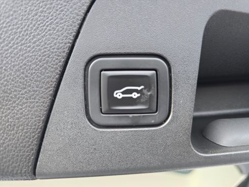 Used 2019 Buick Envision Essence w/ LPO, Active Package image 17