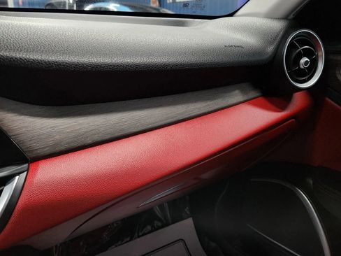 Used 2017 Alfa Romeo Giulia Ti image 40