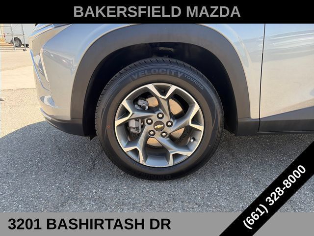 Used 2025 Chevrolet Trax LT FWD image 23