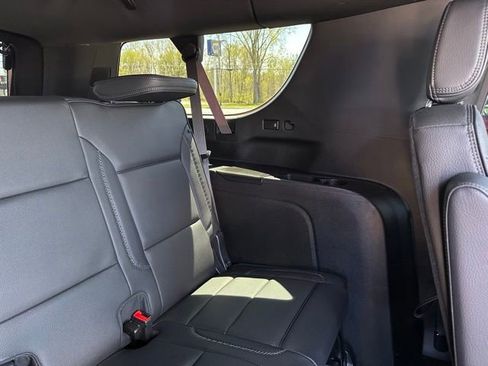 Used 2023 GMC Yukon XL Denali w/ Advanced Technology Package AWD/4WD image 15