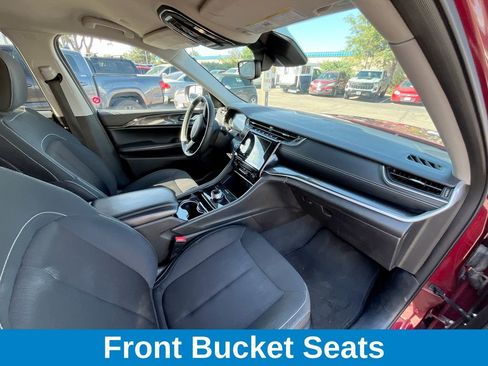 Used 2023 Jeep Grand Cherokee L Laredo image 25