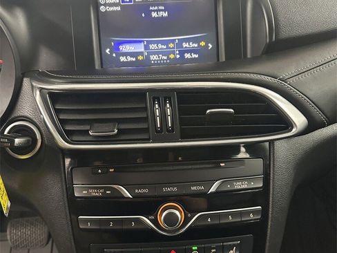 Used 2017 INFINITI QX30 Premium w/ Navigation Package image 22