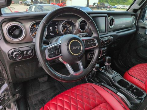 Used 2018 Jeep Wrangler Unlimited Sahara w/ Dual Top Group AWD/4WD image 16