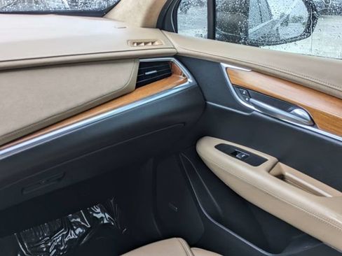 Used 2018 Cadillac XT5 Platinum AWD/4WD image 18
