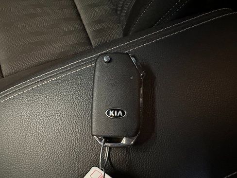 Used 2022 Kia Sportage LX image 17