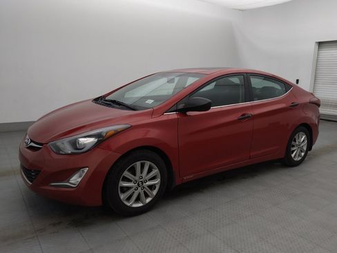 Used 2015 Hyundai Elantra SE w/ Option Group 03 FWD image 2