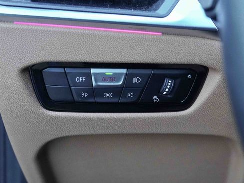 Used 2024 BMW 330i Sedan w/ Convenience Package image 17