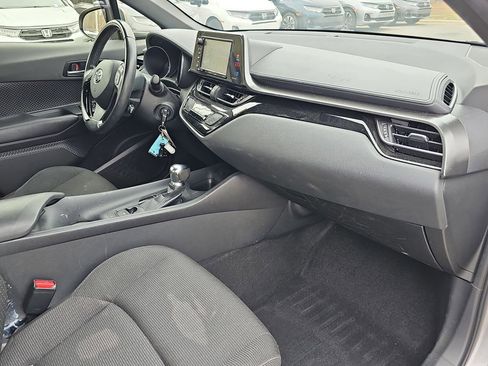 Used 2018 Toyota C-HR XLE image 11
