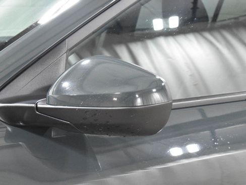 Used 2025 Chevrolet Trax LT FWD image 32