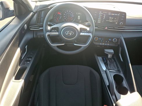Used 2023 Hyundai Elantra SEL FWD image 11
