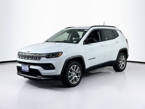 Used 2022 Jeep Compass Latitude AWD/4WD image 1