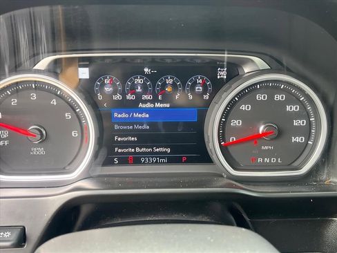 Used 2020 Chevrolet Silverado 1500 High Country w/ Technology Package image 10