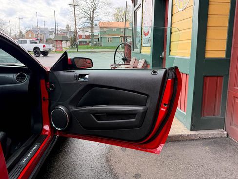 Used 2012 Ford Mustang GT Premium image 21