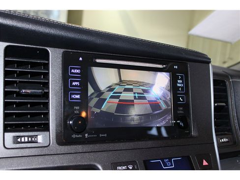 Used 2017 Toyota Sienna SE image 33