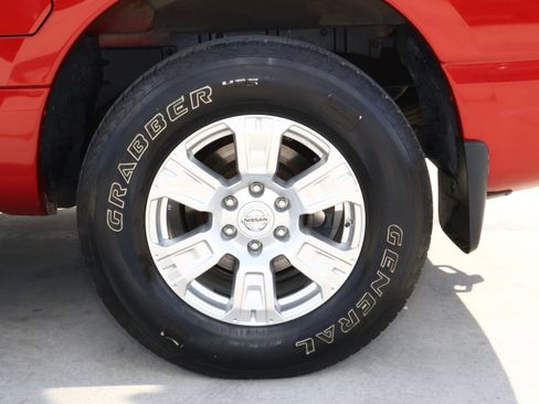 Used 2017 Nissan Titan SV image 9