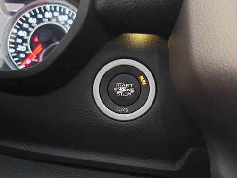 Used 2019 RAM 1500 Laramie AWD/4WD image 26