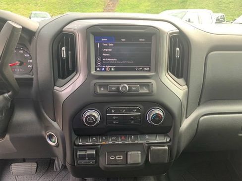 Used 2025 Chevrolet Silverado 1500 Custom Trail Boss AWD/4WD image 30