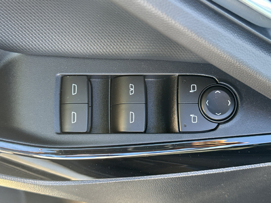 Used 2026 Chevrolet Equinox LT FWD image 14