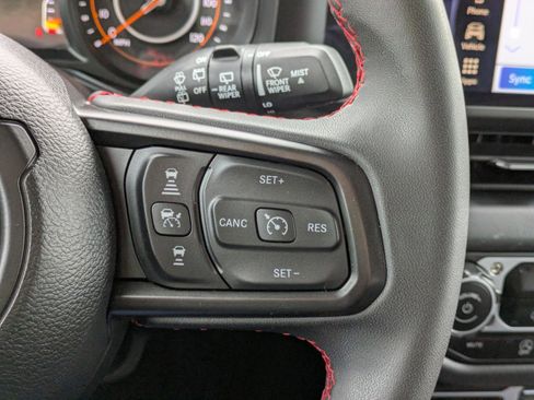 Used 2025 Jeep Wrangler Unlimited Rubicon image 17