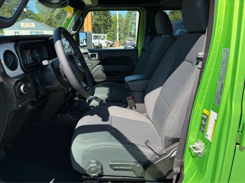 Used 2025 Jeep Wrangler Sport S image 14