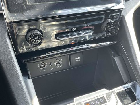 New 2025 Jeep Grand Cherokee Laredo image 37