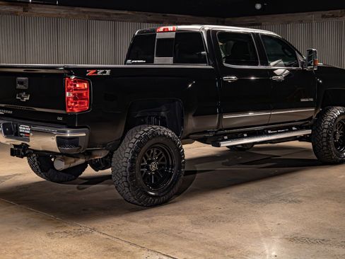 Used 2018 Chevrolet Silverado 3500 LTZ w/ Duramax Plus Package image 10