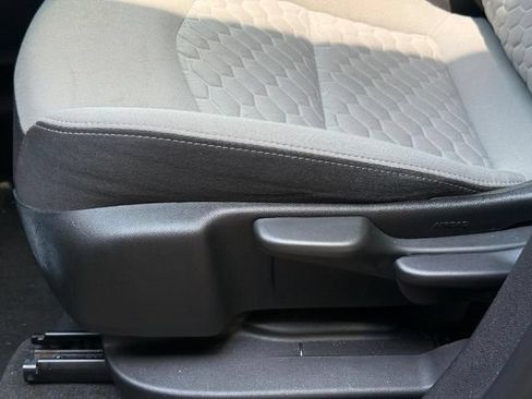 Used 2018 Chevrolet Equinox LS FWD image 17