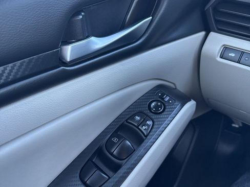 Used 2024 Nissan Altima 2.5 SV image 15