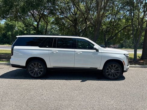 Certified 2025 Cadillac Escalade ESV Sport Platinum w/ LPO, ONYX Package AWD/4WD image 5