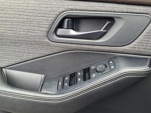 Used 2021 Nissan Rogue S image 16