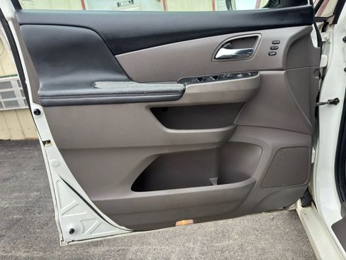 Used 2014 Honda Odyssey Touring image 2