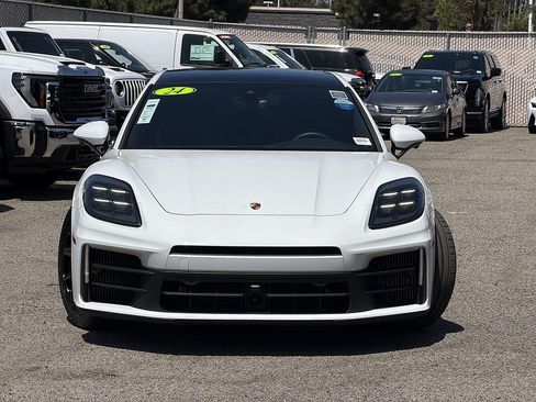 Used 2024 Porsche Panamera image 2