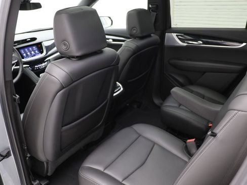 Used 2025 Cadillac XT6 Premium Luxury image 12