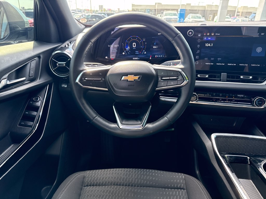 Used 2025 Chevrolet Equinox LT w/ Safety and Technology Package FWD image 16