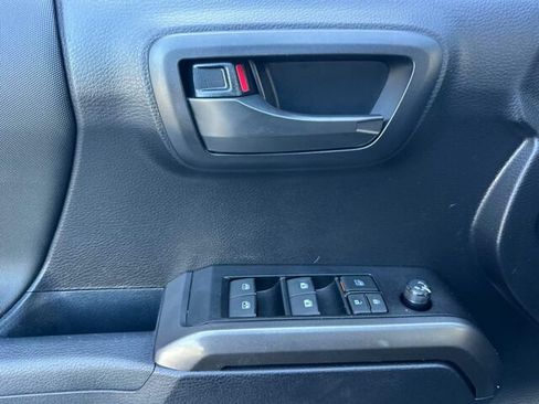 Used 2021 Toyota Tacoma TRD Off-Road AWD/4WD image 11