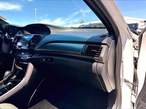 Used 2017 Honda Accord EX image 18