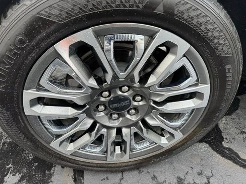 Used 2023 GMC Yukon Denali Ultimate w/ LPO, Floor Liner Package AWD/4WD image 8