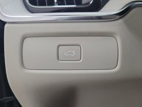 New 2026 Volvo XC60 B5 Ultra w/ Protection Package Premier AWD/4WD image 32