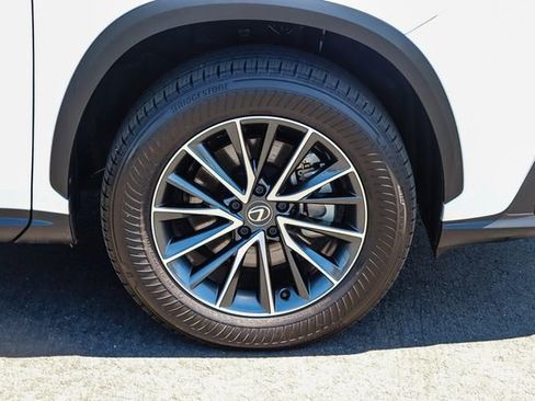 Certified 2025 Lexus NX 250 FWD image 9