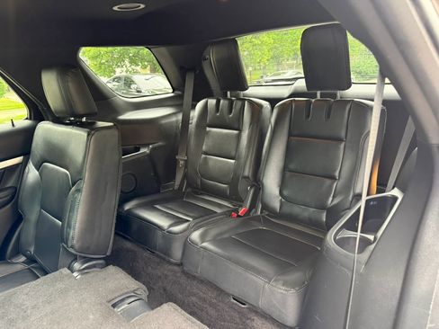 Used 2016 Ford Explorer XLT w/ Equipment Group 202A AWD/4WD image 15