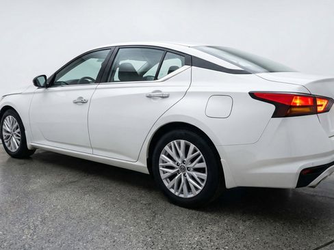 Used 2025 Nissan Altima 2.5 SV image 6