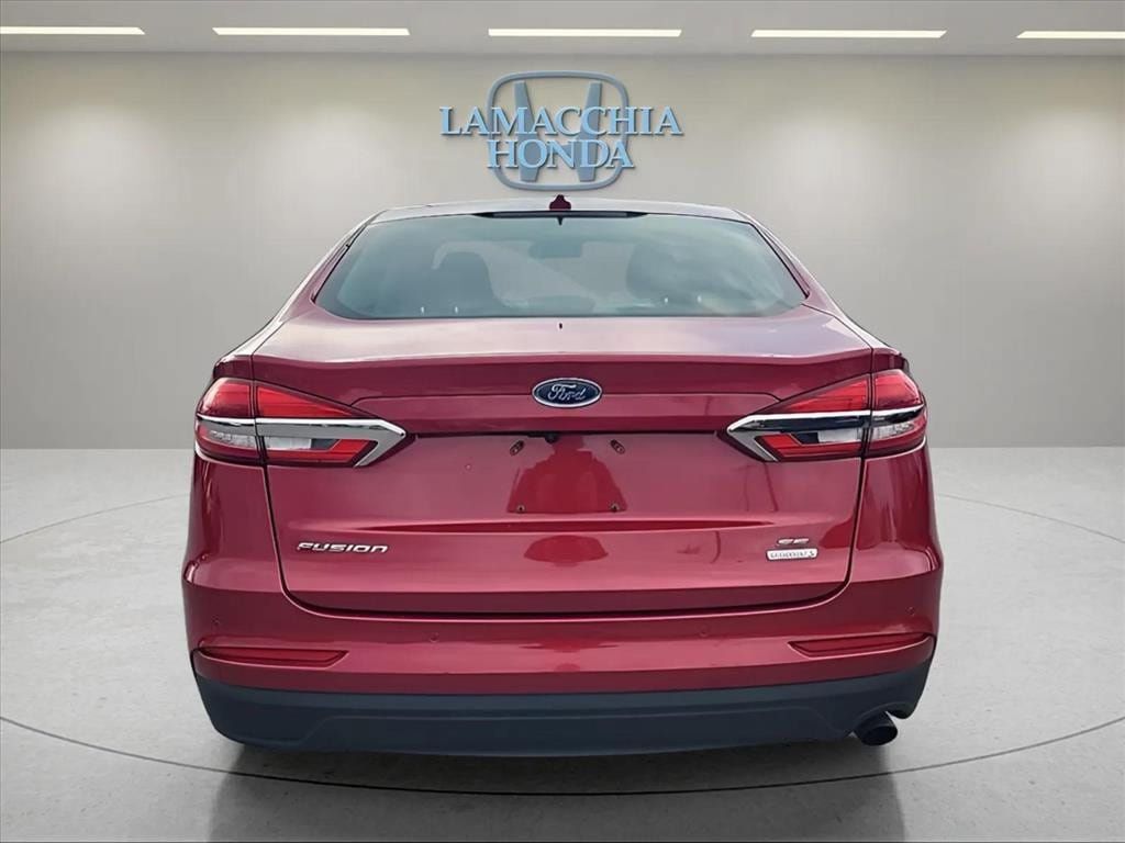 Used 2020 Ford Fusion SE FWD image 4